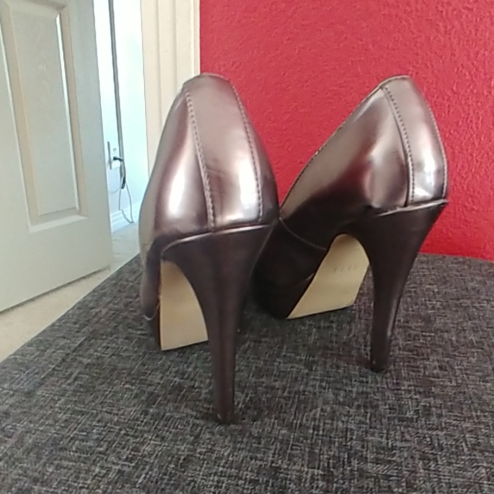 Shoe - Picture 3 of 4